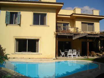 villa for rent in katameya heights semi furnished with nice pool and garden