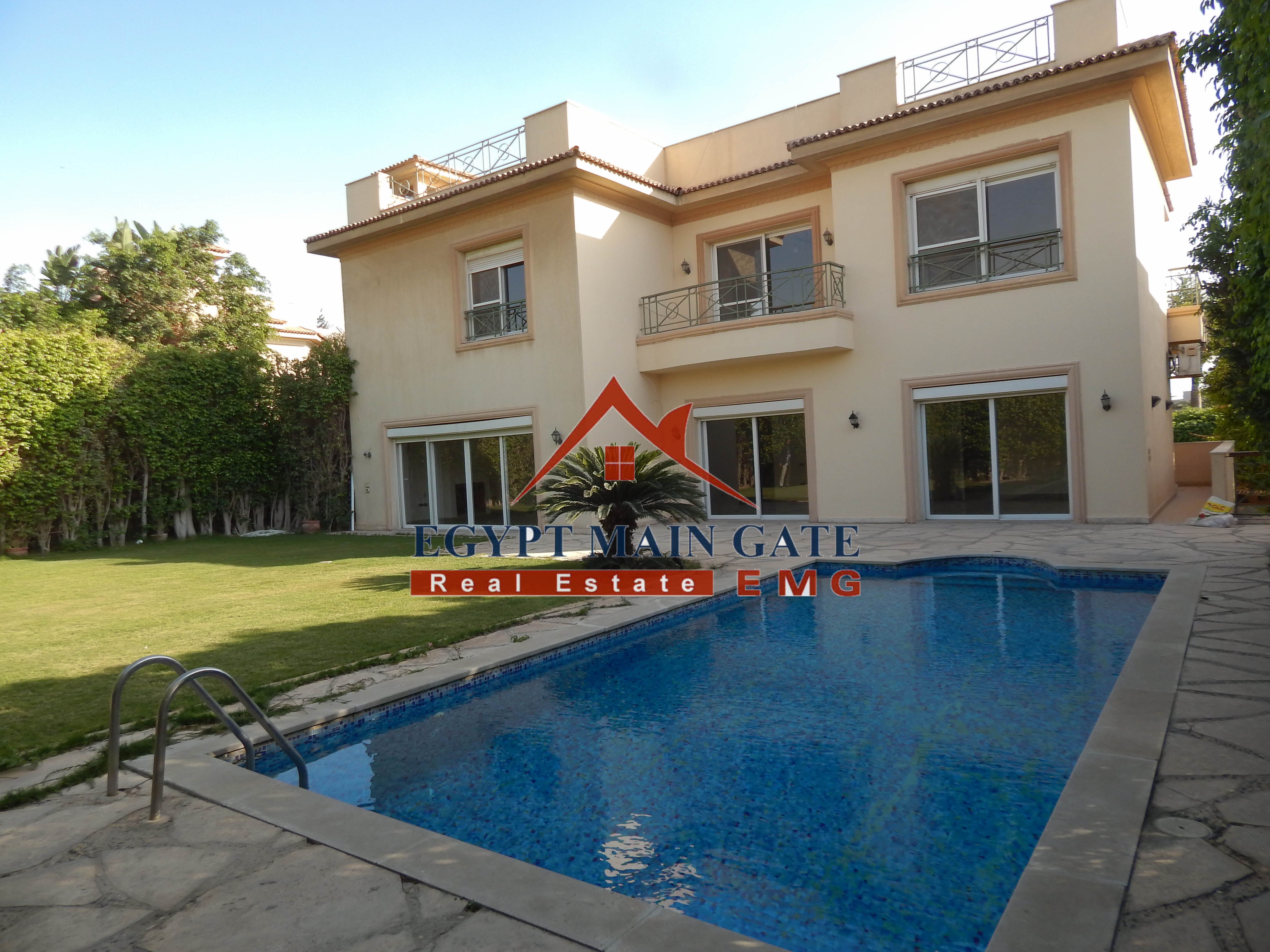Villa for Sale with nice garden and a lovely pool