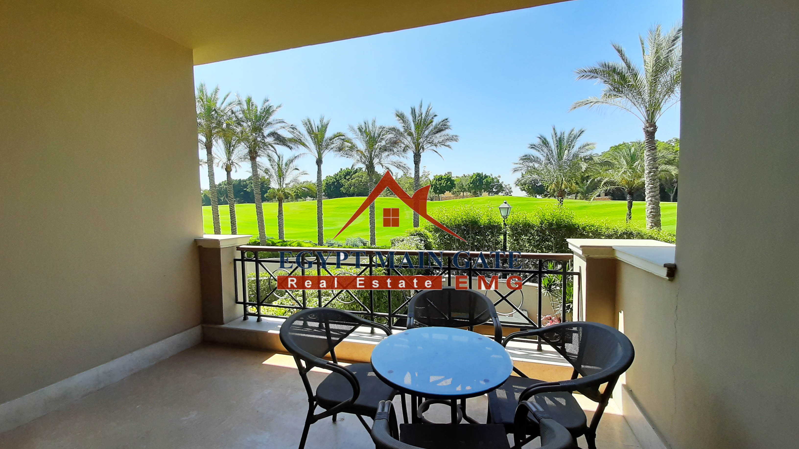 Modern furnished flat with a nice terrace overlooking the  golf course 